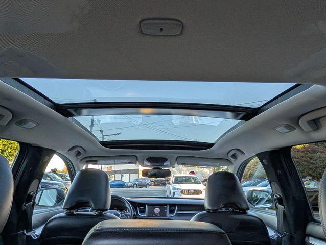Photo of 2019 White INFINITI QX50