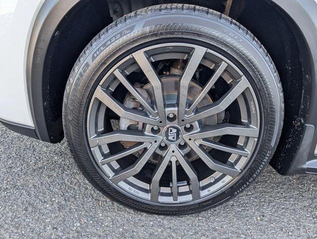 Photo of 2019 White INFINITI QX50