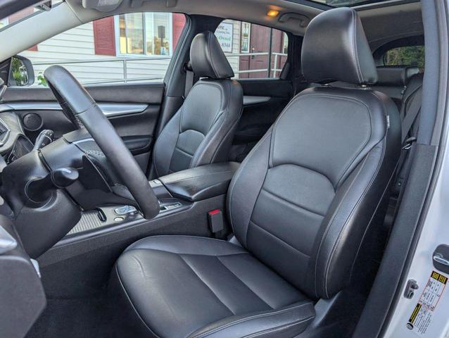 Photo of 2019 White INFINITI QX50