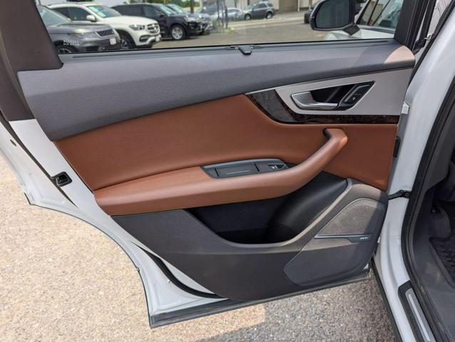 Photo of 2019 White Audi Q7