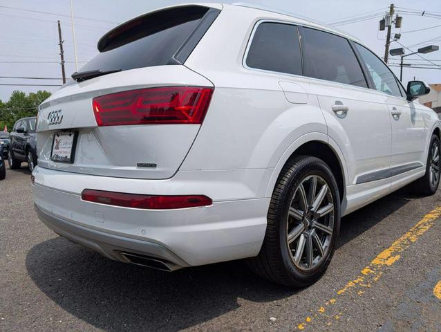 Photo of 2019 White Audi Q7