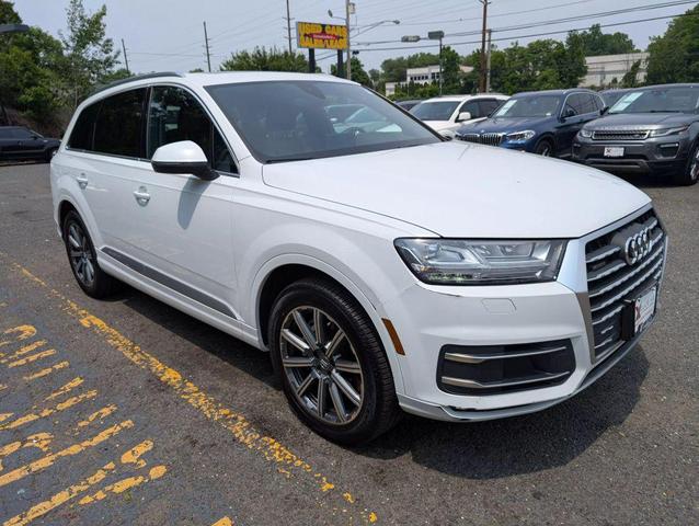 Photo of 2019 White Audi Q7