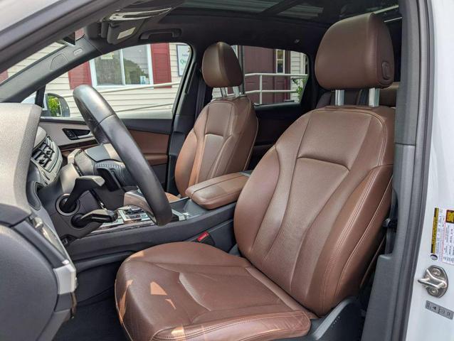 Photo of 2019 White Audi Q7