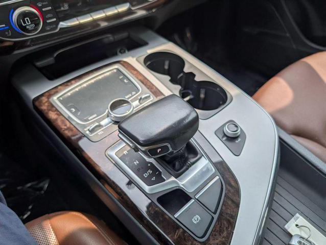Photo of 2019 White Audi Q7