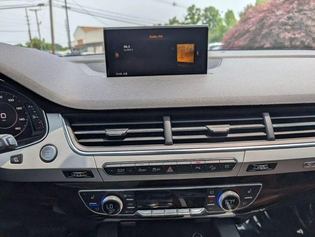 Photo of 2019 White Audi Q7