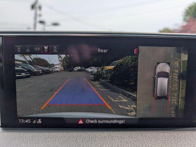 Photo of 2019 White Audi Q7