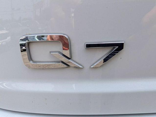 Photo of 2019 White Audi Q7