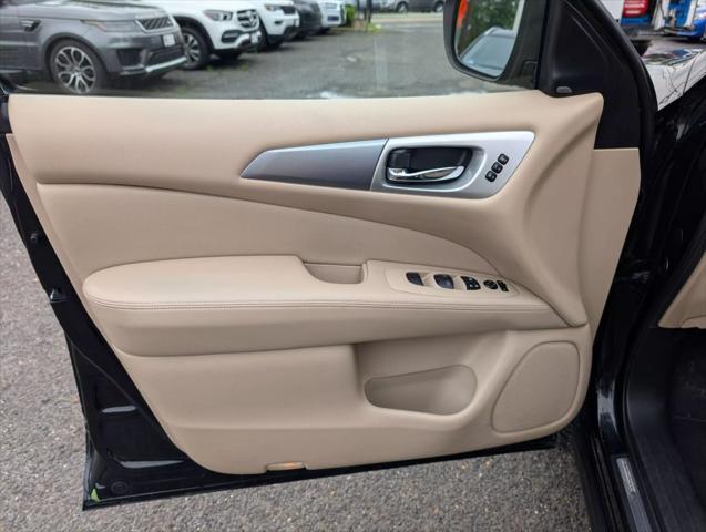 Photo of 2019 Black Nissan Pathfinder