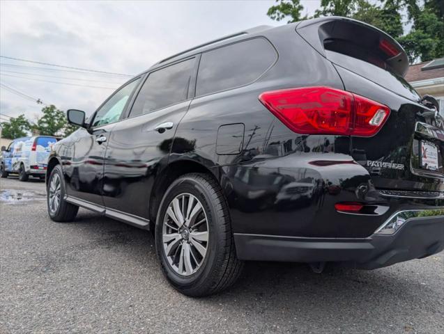Photo of 2019 Black Nissan Pathfinder