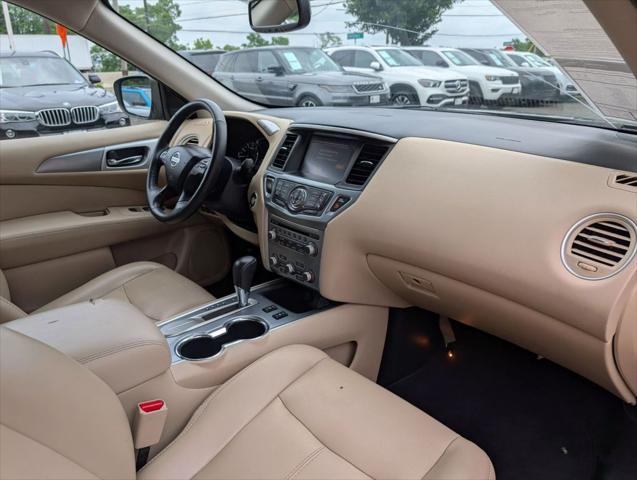 Photo of 2019 Black Nissan Pathfinder