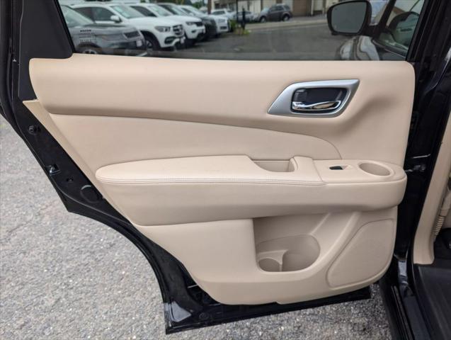 Photo of 2019 Black Nissan Pathfinder
