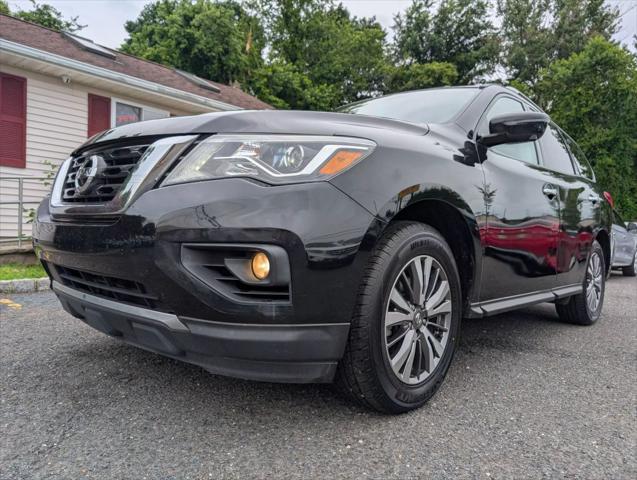 Photo of 2019 Black Nissan Pathfinder