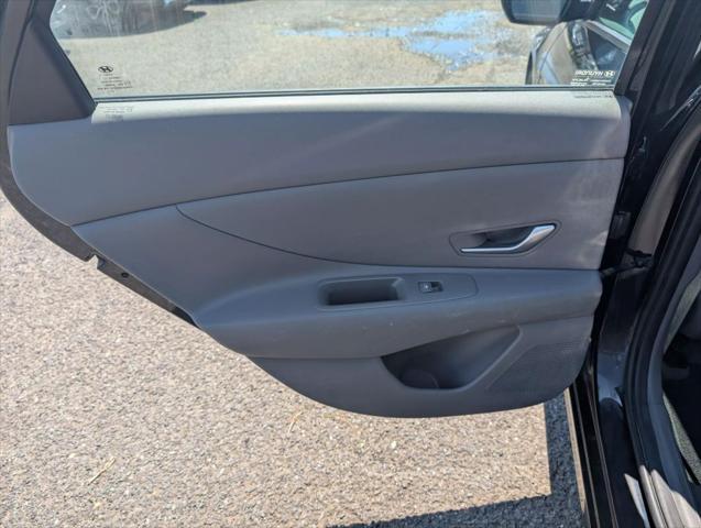 Photo of 2021 Black Hyundai ELANTRA