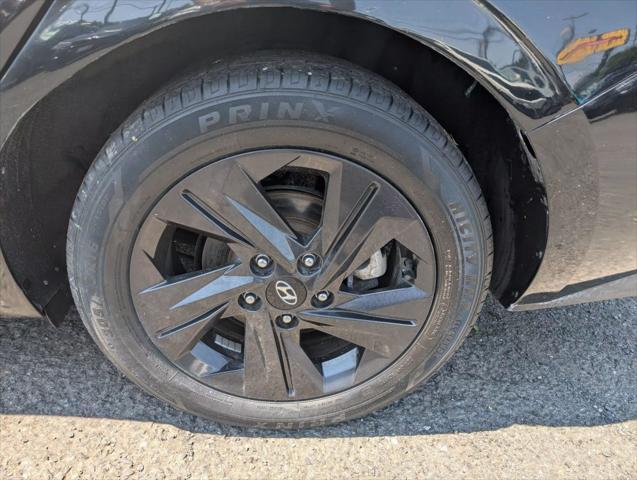 Photo of 2021 Black Hyundai ELANTRA