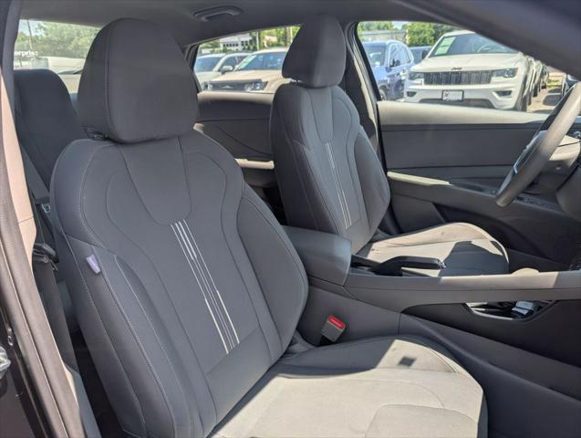 Photo of 2021 Black Hyundai ELANTRA