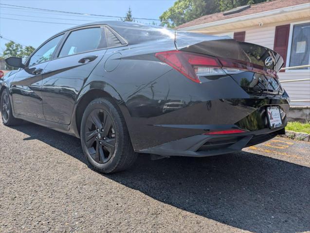 Photo of 2021 Black Hyundai ELANTRA