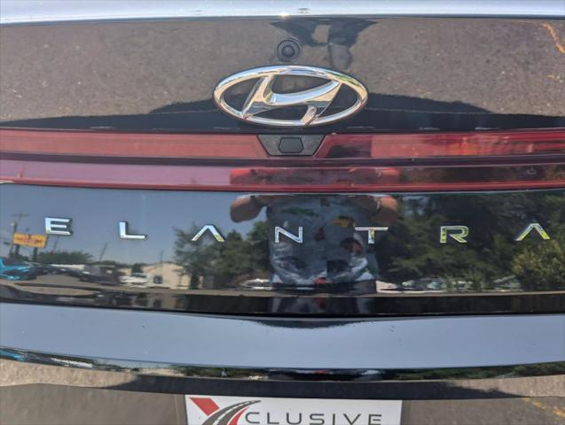 Photo of 2021 Black Hyundai ELANTRA