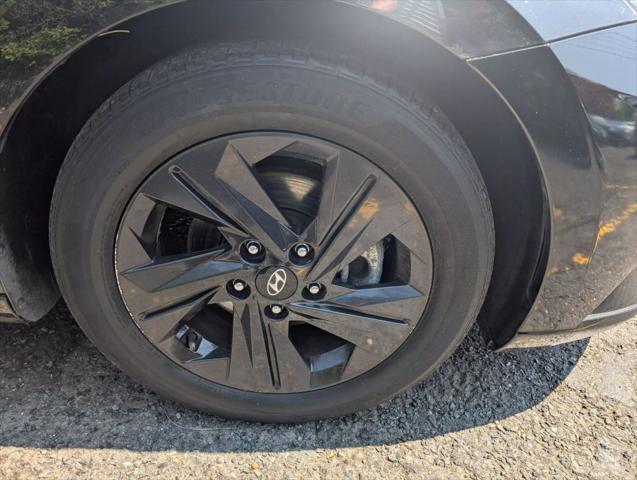 Photo of 2021 Black Hyundai ELANTRA