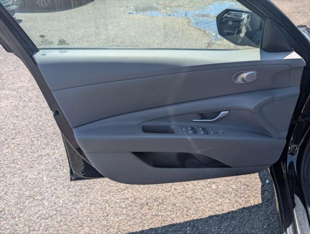 Photo of 2021 Black Hyundai ELANTRA