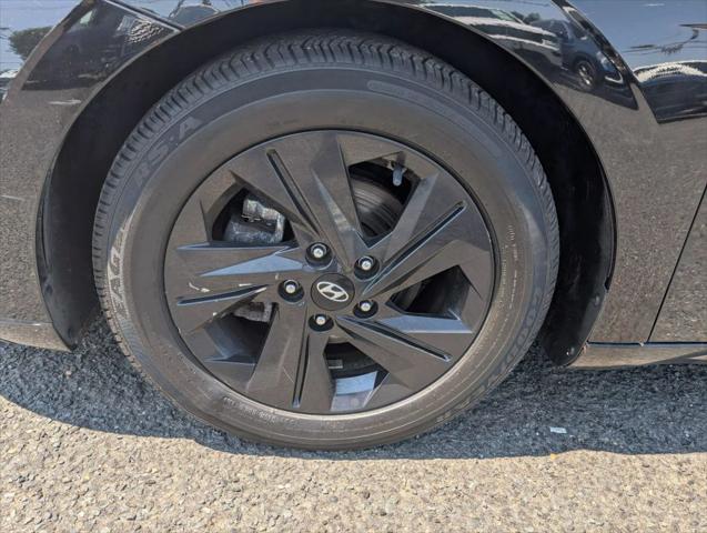 Photo of 2021 Black Hyundai ELANTRA
