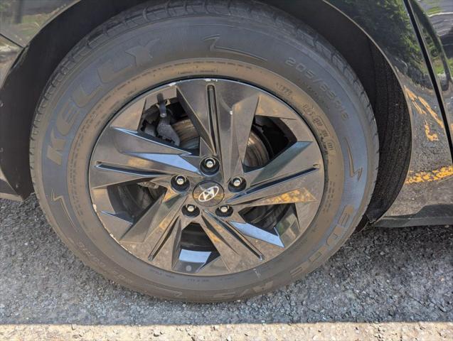 Photo of 2021 Black Hyundai ELANTRA