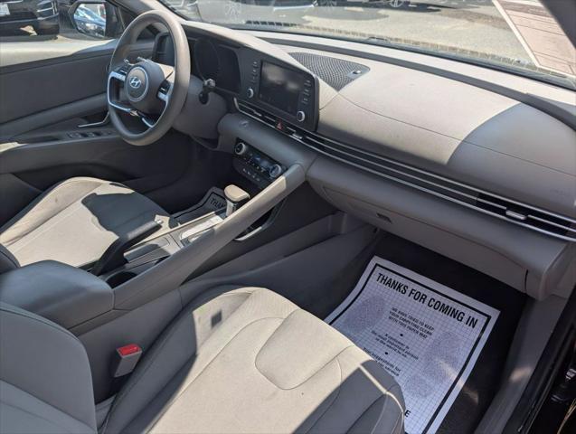 Photo of 2021 Black Hyundai ELANTRA