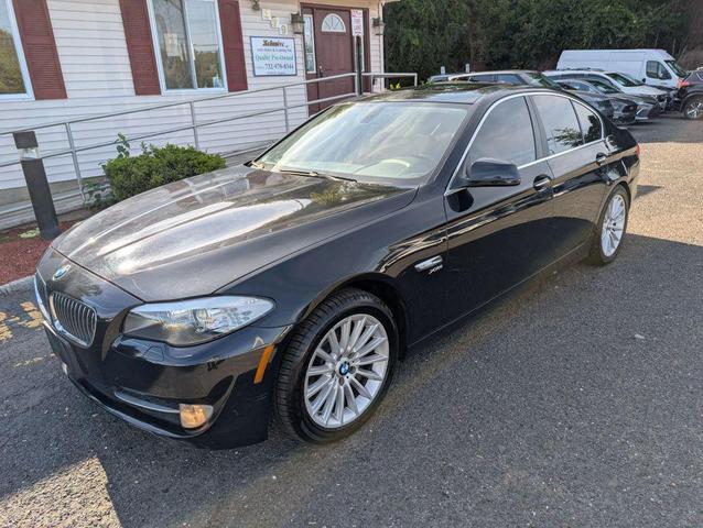 Photo of 2011 Black BMW 535