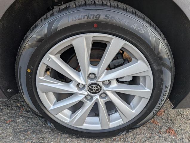 Photo of 2021 Gray Toyota Camry