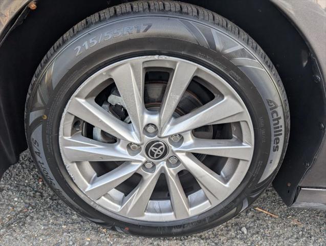 Photo of 2021 Gray Toyota Camry