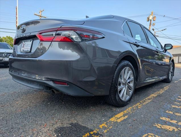 Photo of 2021 Gray Toyota Camry