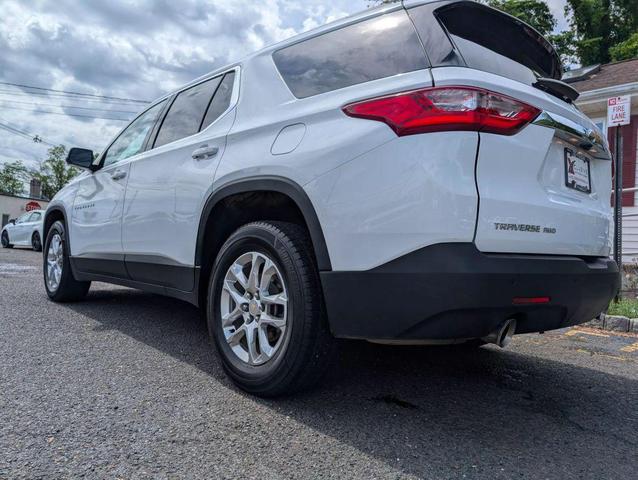 Photo of 2021 White Chevrolet Traverse
