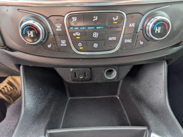 Photo of 2021 White Chevrolet Traverse