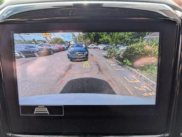 Photo of 2021 White Chevrolet Traverse