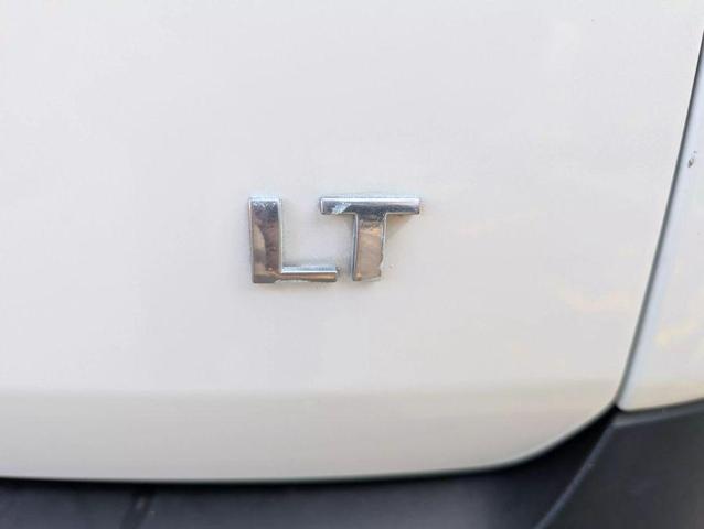 Photo of 2021 White Chevrolet Traverse