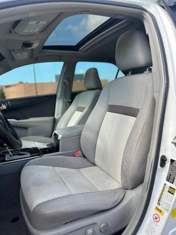 Photo of 2013 Super White Toyota Camry