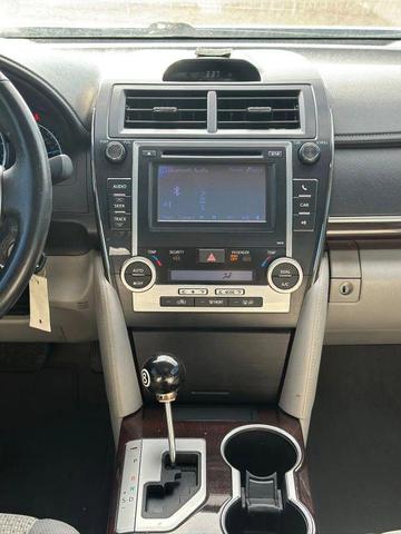 Photo of 2013 Super White Toyota Camry