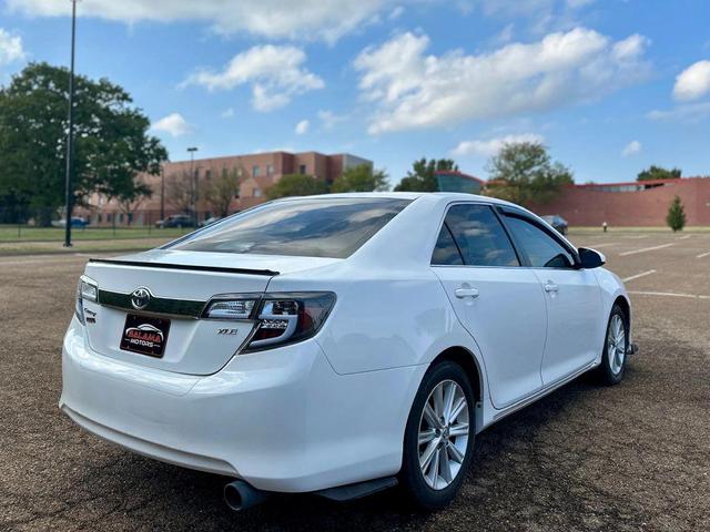 Photo of 2013 Super White Toyota Camry
