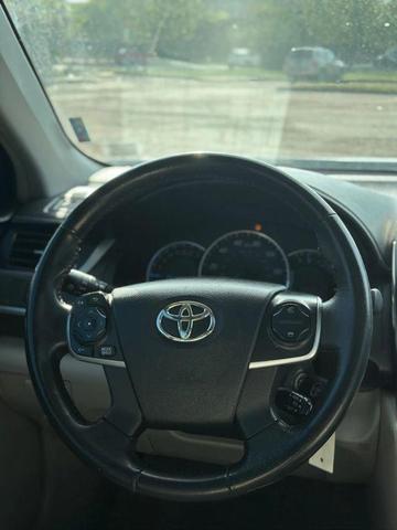 Photo of 2013 Super White Toyota Camry