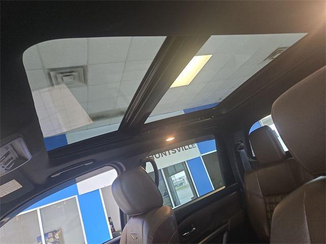 Photo of 2021 Pearl White Nissan Titan