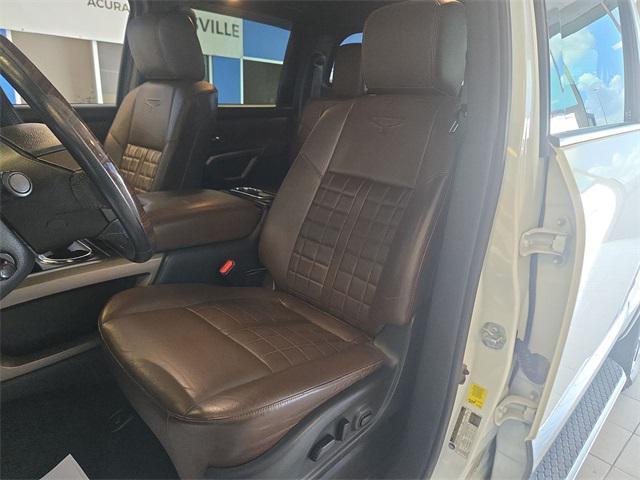Photo of 2021 Pearl White Nissan Titan