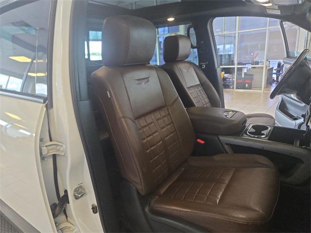 Photo of 2021 Pearl White Nissan Titan