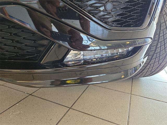 Photo of 2022 Black Acura MDX