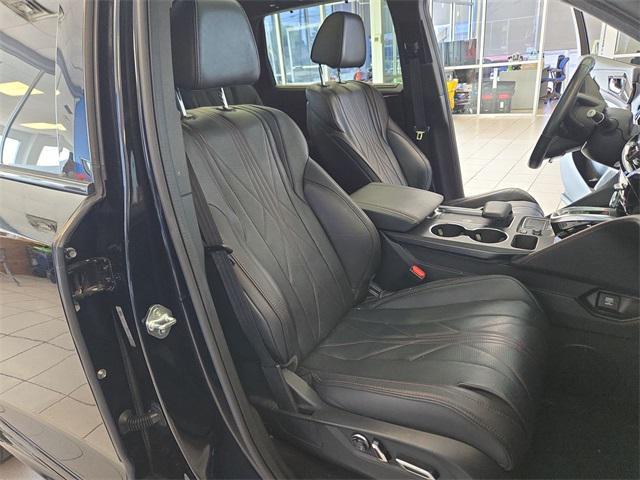 Photo of 2022 Black Acura MDX
