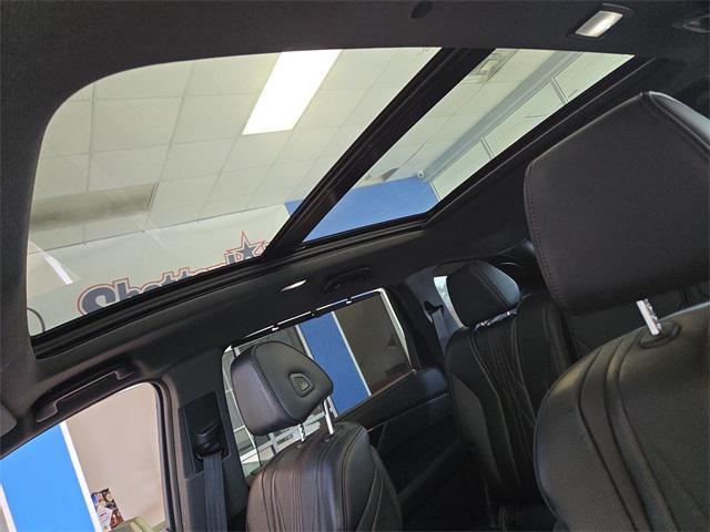 Photo of 2022 Black Acura MDX