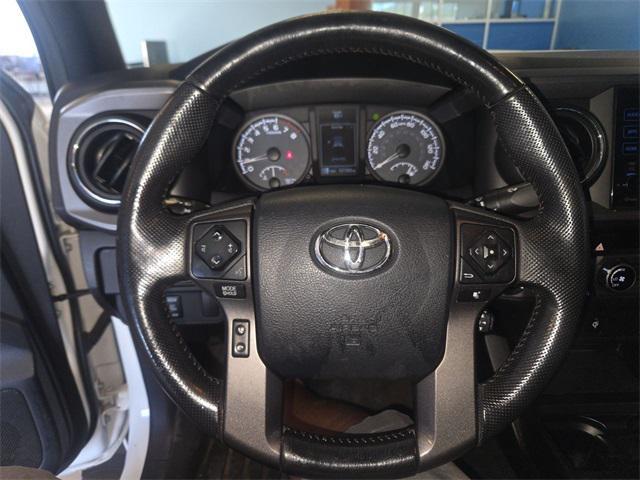 Photo of 2016 Super White Toyota Tacoma