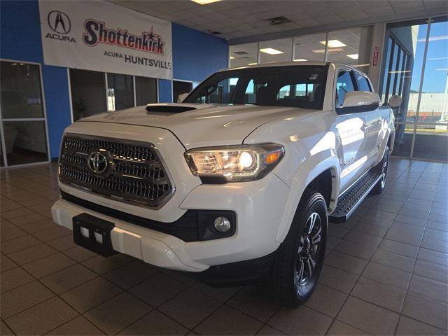 Photo of 2016 Super White Toyota Tacoma