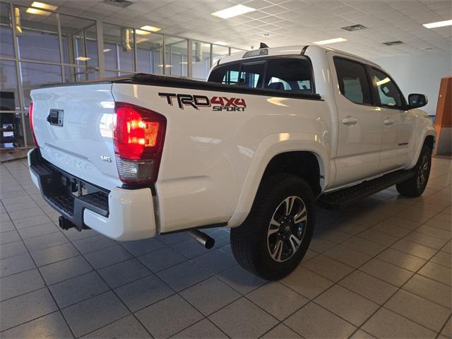 Photo of 2016 Super White Toyota Tacoma