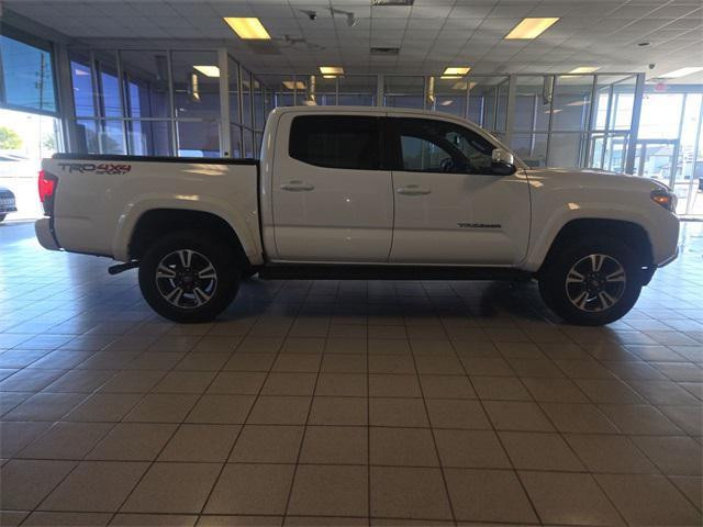 Photo of 2016 Super White Toyota Tacoma