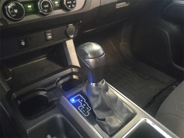 Photo of 2016 Super White Toyota Tacoma