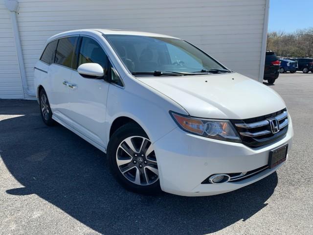 Photo of 2016 White Diamond Pearl Honda Odyssey